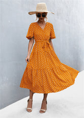 Robe imprimée à col en V et manches flottantes avec ceinture
